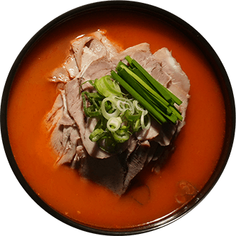 고기가 듬뿍 올라간 얼큰한 국밥